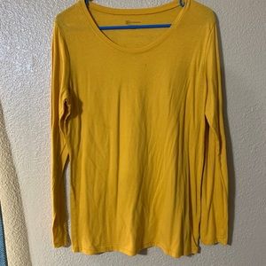 Mustard tshirt